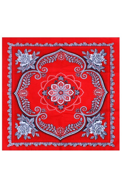 Zakdoek rood met waaier en bloemen motief 63 x 63 cm.