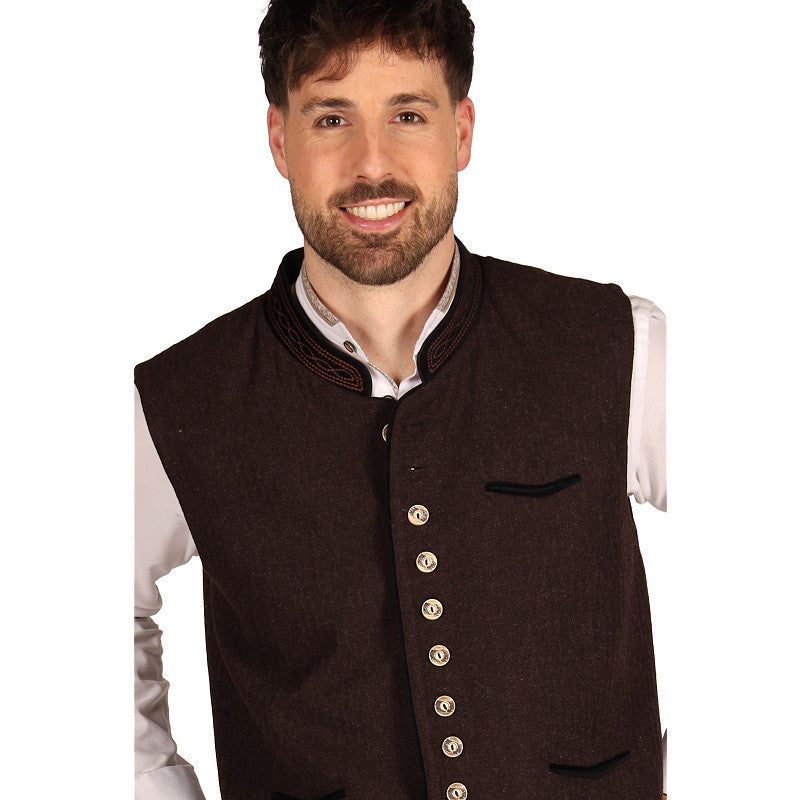 Tiroler herenvest Mathias bruin close up