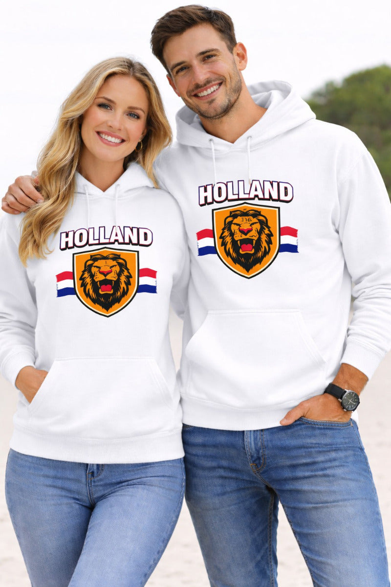 Man en vrouw dragen witte hoodie met oranje schild leeuw – Koningsdag WK 2026
