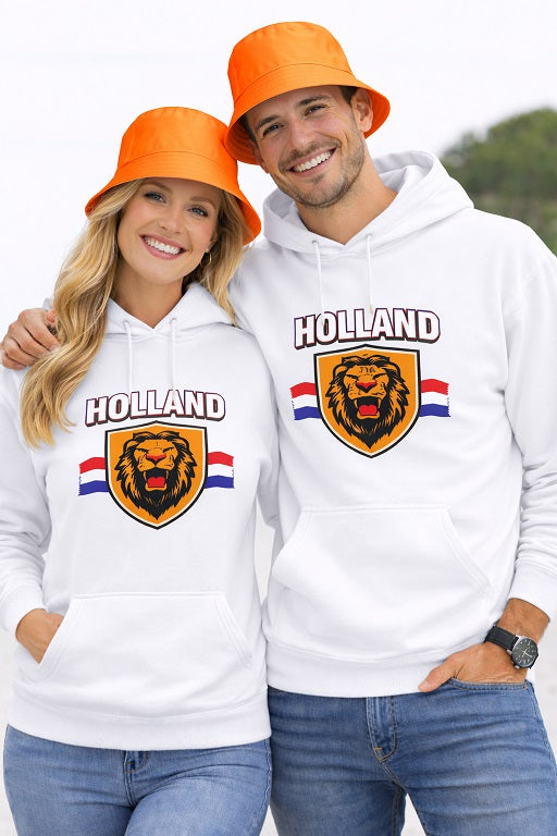 Holland Hoodie Wit met leeuw gedragen door man en vrouw met oranje hoedje