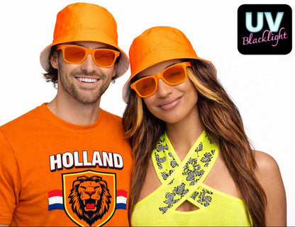 oranje hoedjes met oranje bril dame en heer