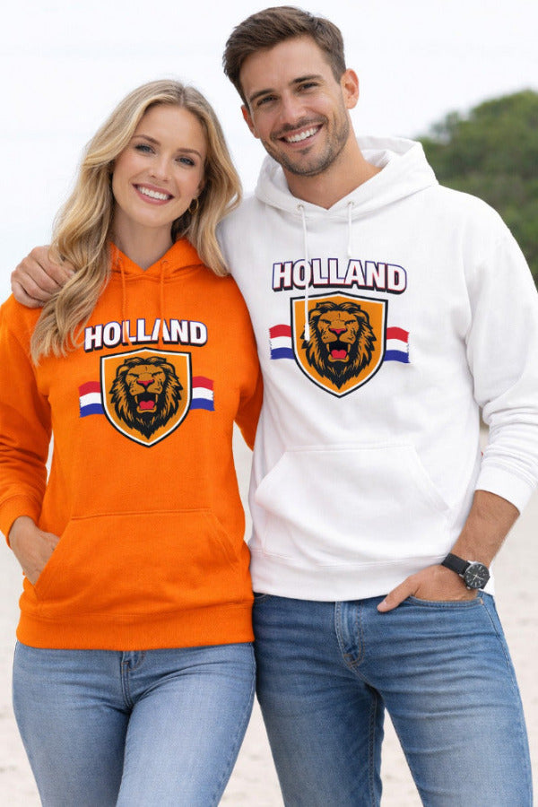 man draagt witte hoodie - vrouw draagt oranje hoodie met leeuw WK 2026 - koningsdag