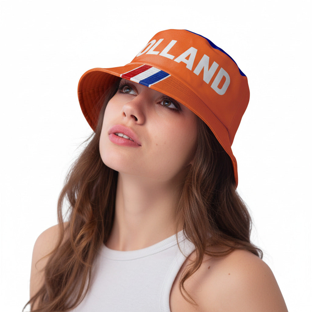 Oranje vissershoedje gedragen door vrouw 